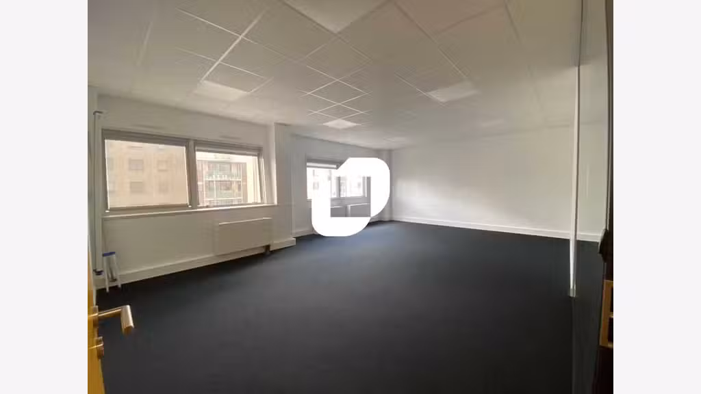A louer Bureaux 154m² Guyancourt