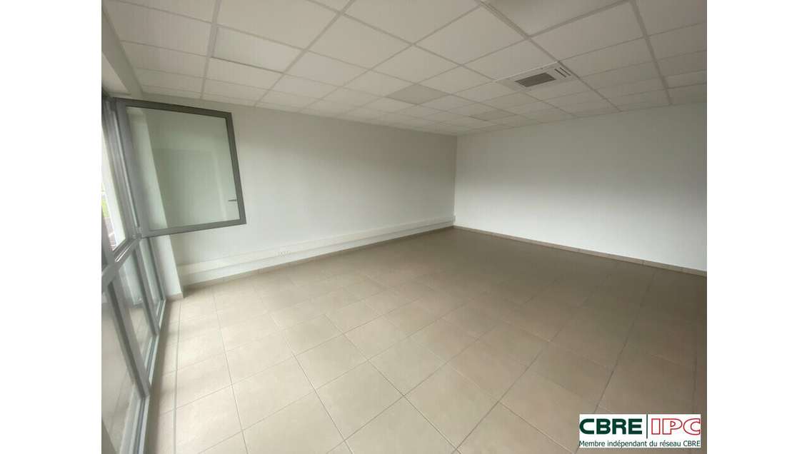 A louer bureaux 40m² très belle visibilté Hagetmau