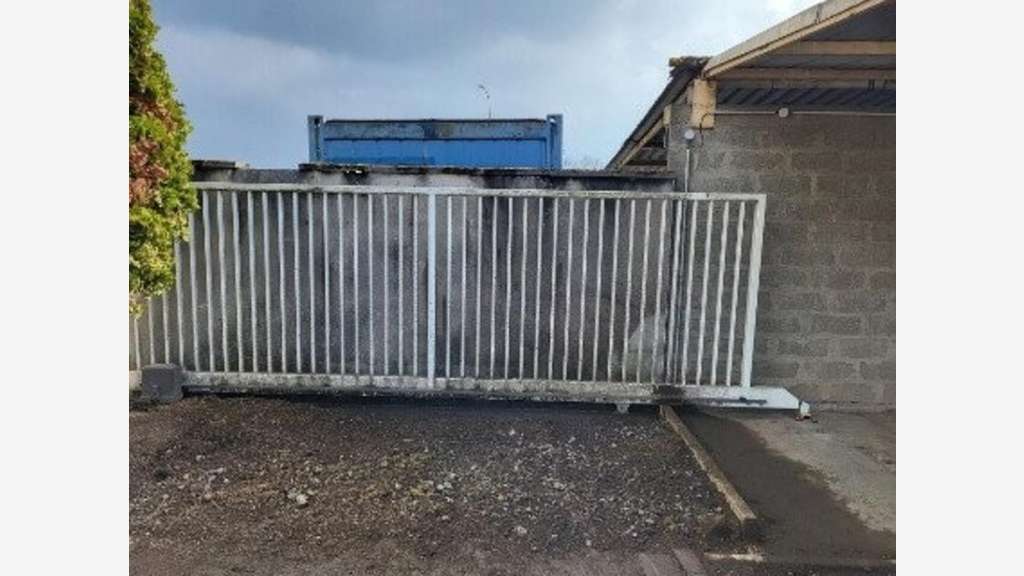 Dépôt + bureau 191m² à louer à Hagondange (57)