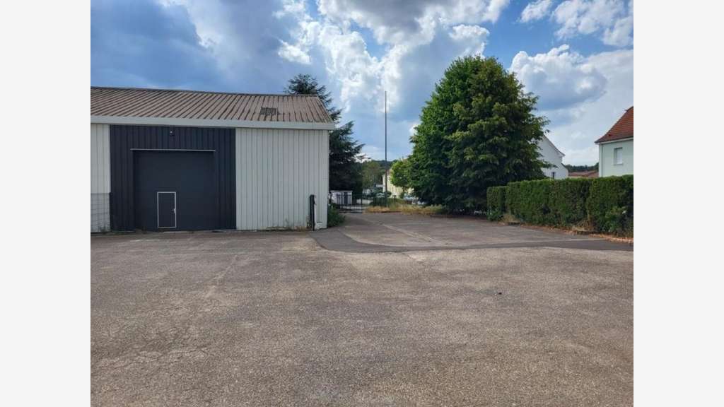 Dépôt + bureau 191m² à louer à Hagondange (57)