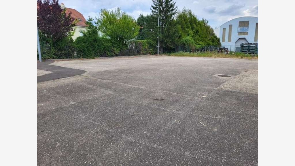 Dépôt + bureau 191m² à louer à Hagondange (57)