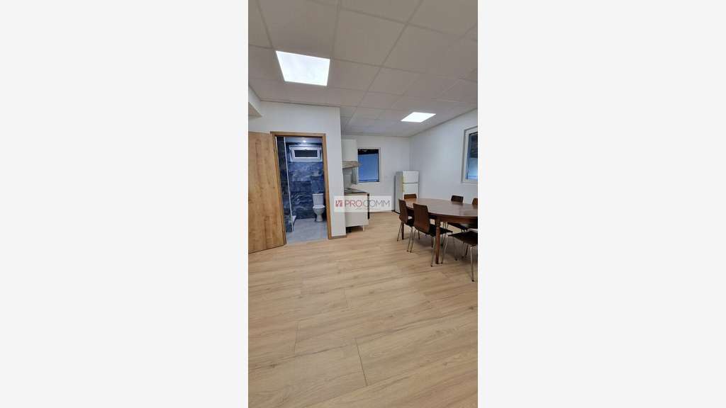 A louer bureaux 533m² avec parking à Hauconcourt