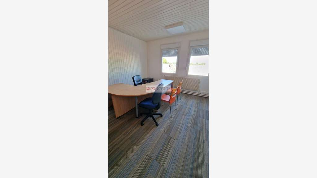 A louer bureaux 533m² avec parking à Hauconcourt