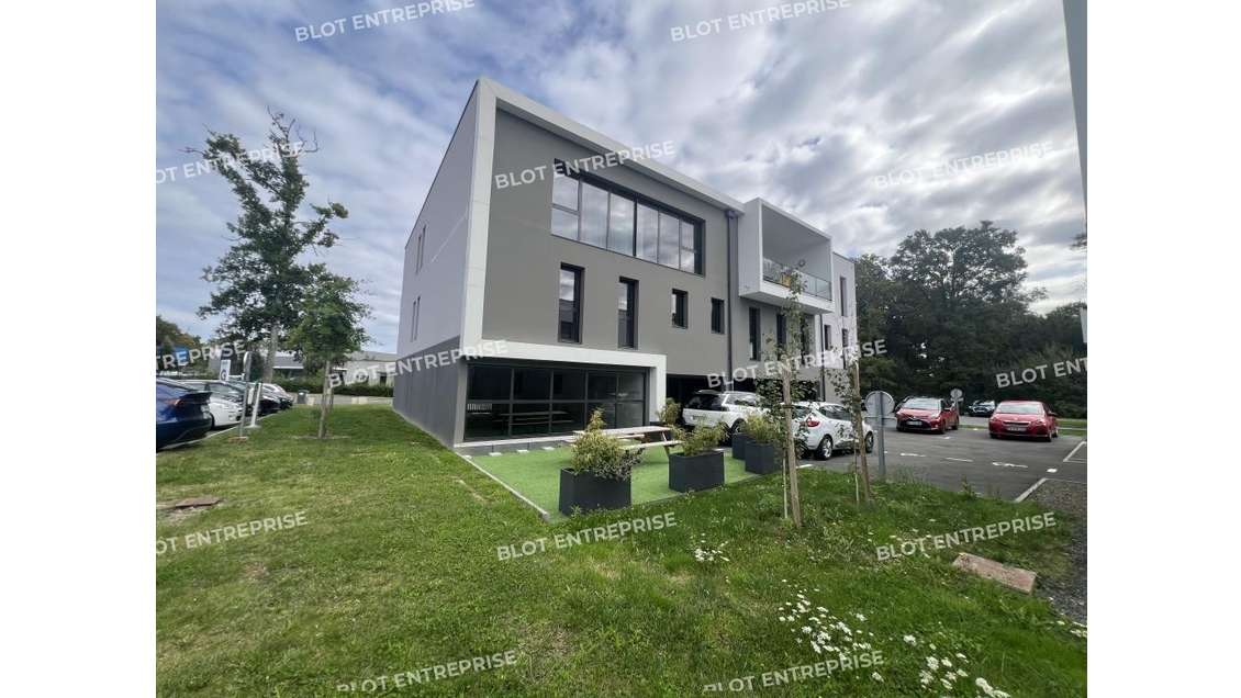A LOUER - BUREAUX 305 m² - HAUTE GOULAINE