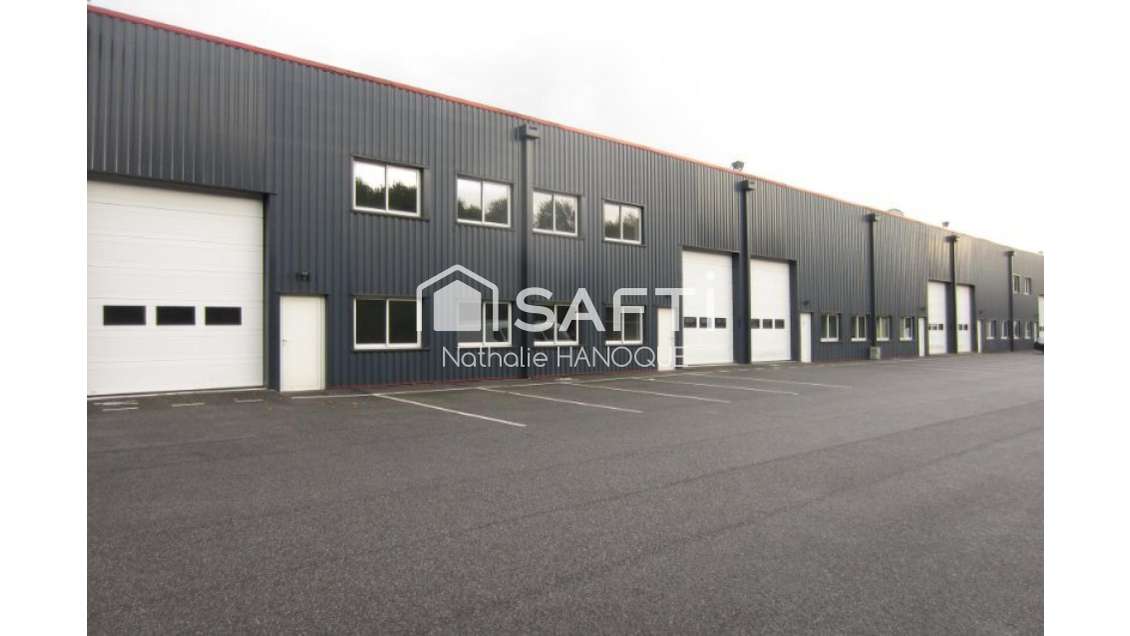 Loue box de 250m² dont 39m² de bureau à Houdan
