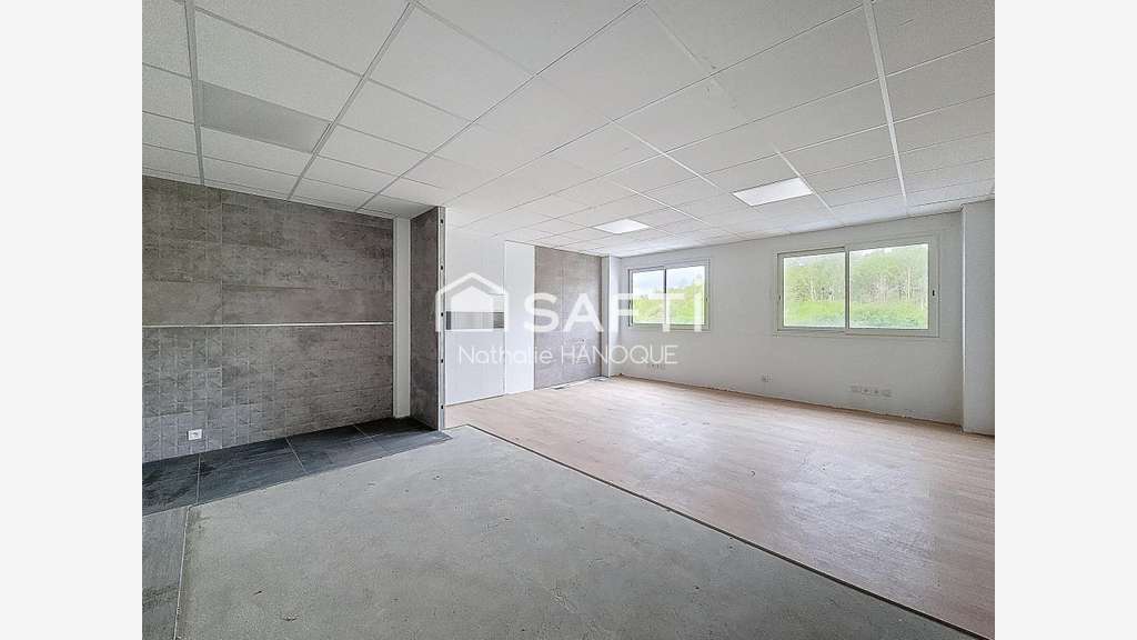 Loue box de 250m² dont 39m² de bureau à Houdan