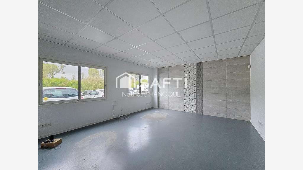 Loue box de 250m² dont 39m² de bureau à Houdan