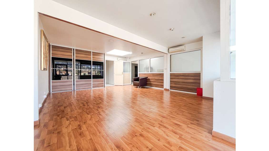 Plateau de bureau 140m² à louer à Hyères