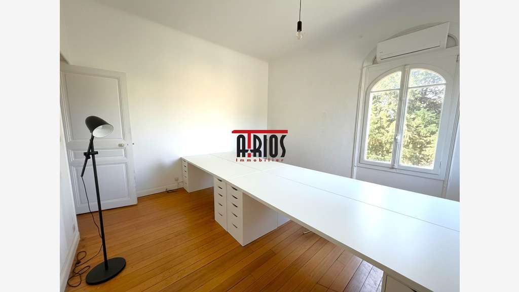 A louer bureaux de 250m² en centre ville de Hyères