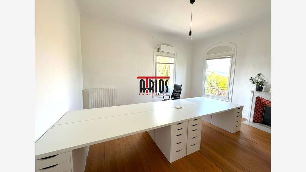 A louer bureaux de 250m² en centre ville de Hyères