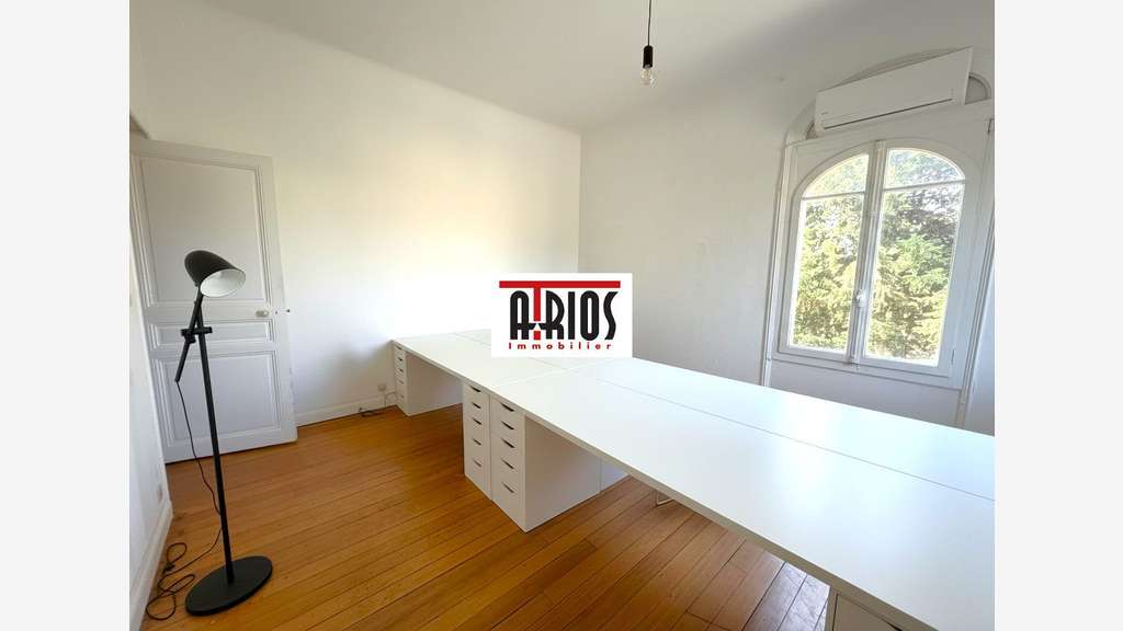A louer bureaux de 250m² en centre ville de Hyères