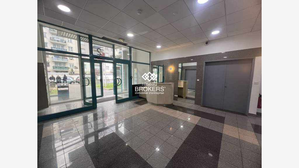 A louer bureaux 247m² Massy bel empl proche Opéra