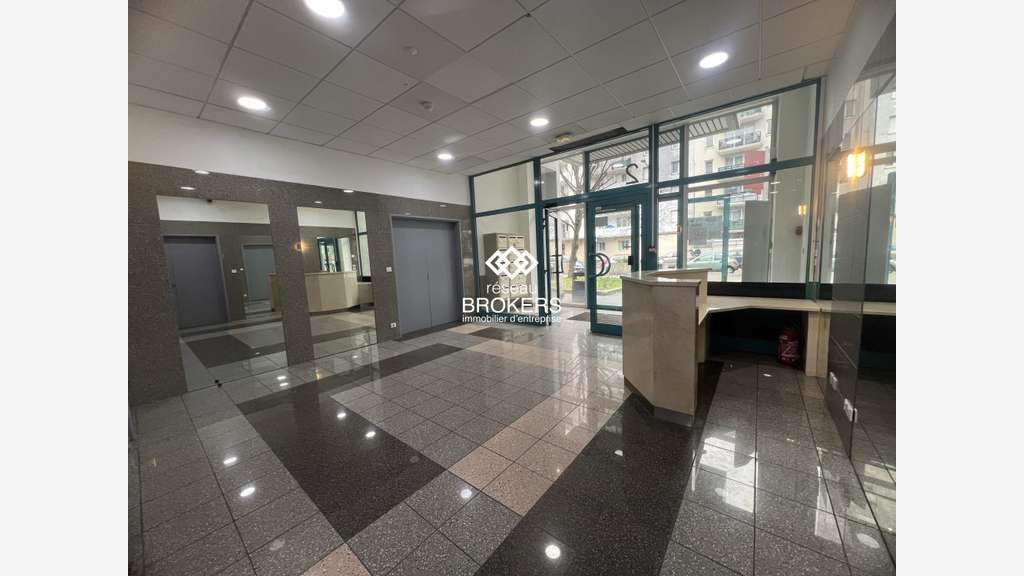 A louer bureaux 247m² Massy bel empl proche Opéra