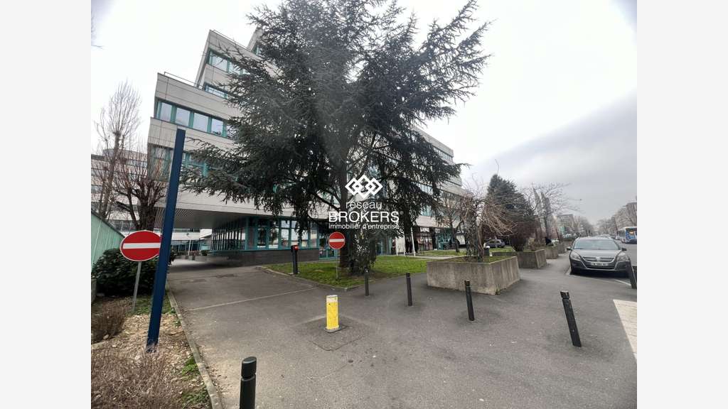 A louer bureaux 247m² Massy bel empl proche Opéra