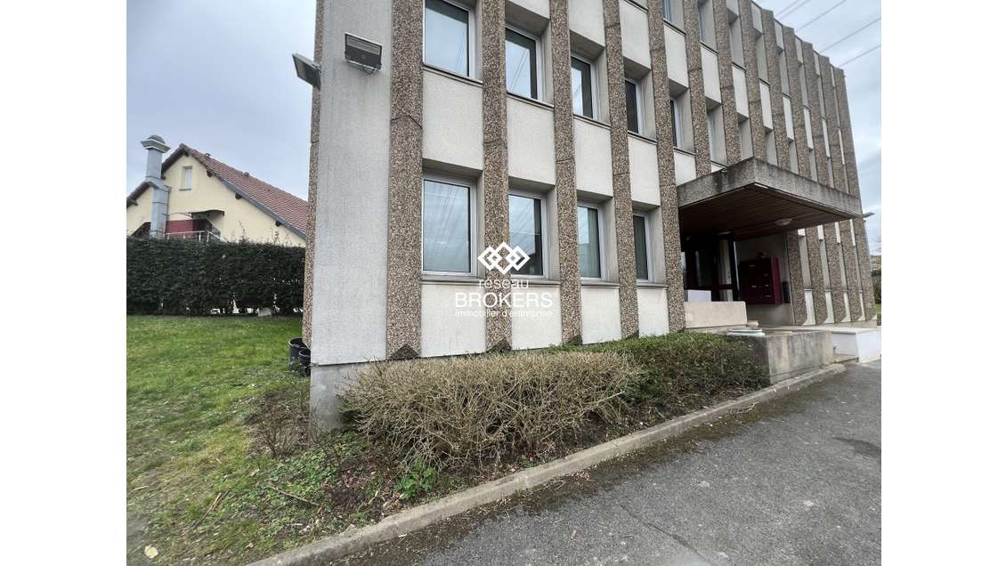 Bureaux 135m² R+1 à louer à Igny
