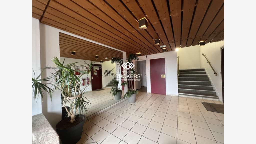 Bureaux 135m² R+1 à louer à Igny