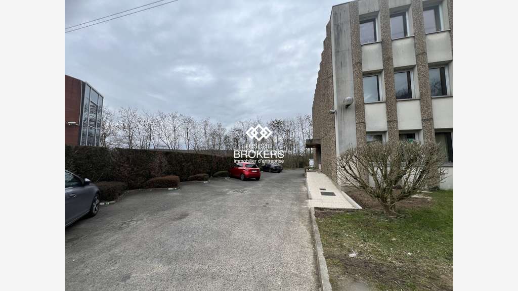 Bureaux 135m² R+1 à louer à Igny