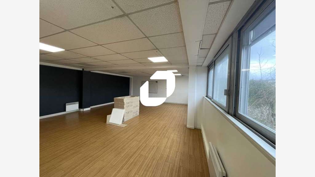 A louer Bureaux 124m² Igny
