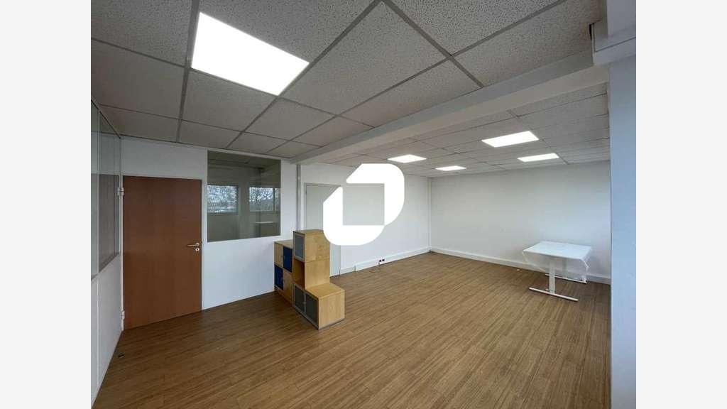 A louer Bureaux 124m² Igny
