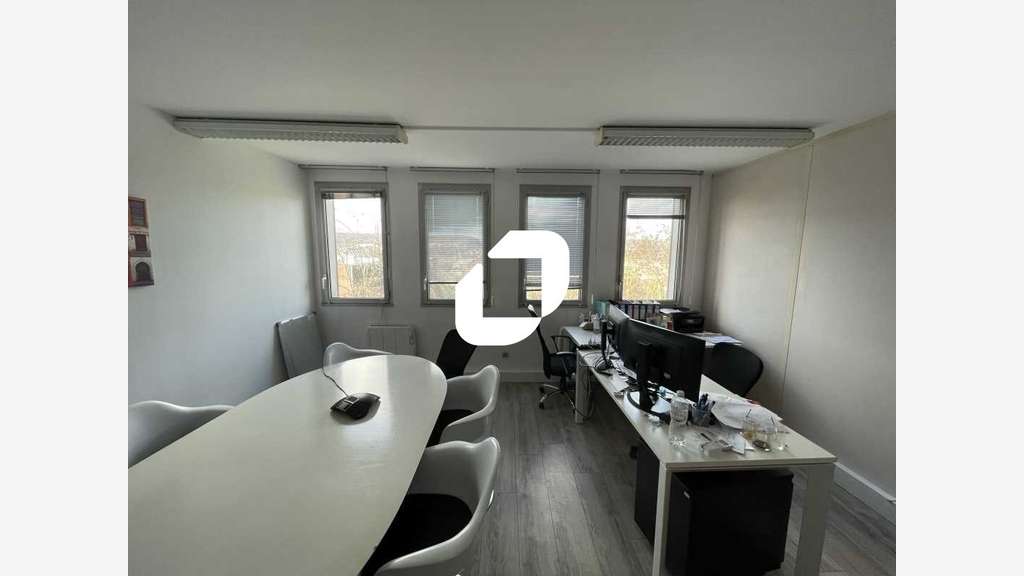 A louer Bureaux 135m² Igny