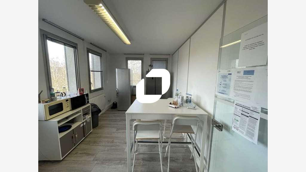 A louer Bureaux 135m² Igny