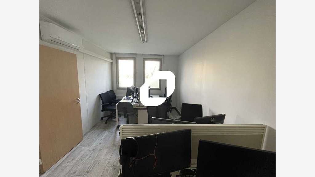 A louer Bureaux 135m² Igny