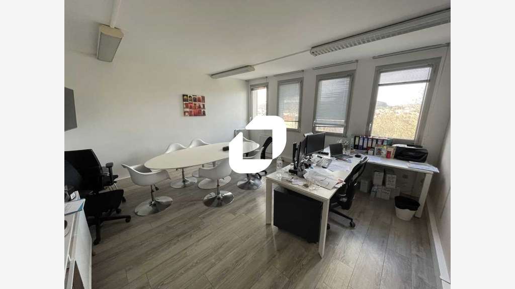 A louer Bureaux 135m² Igny