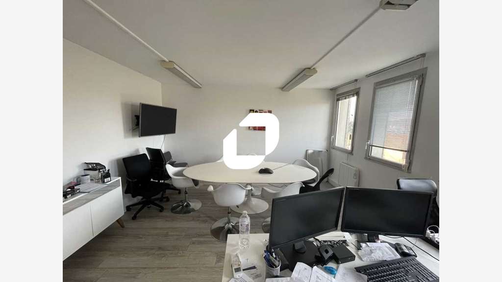 A louer Bureaux 135m² Igny