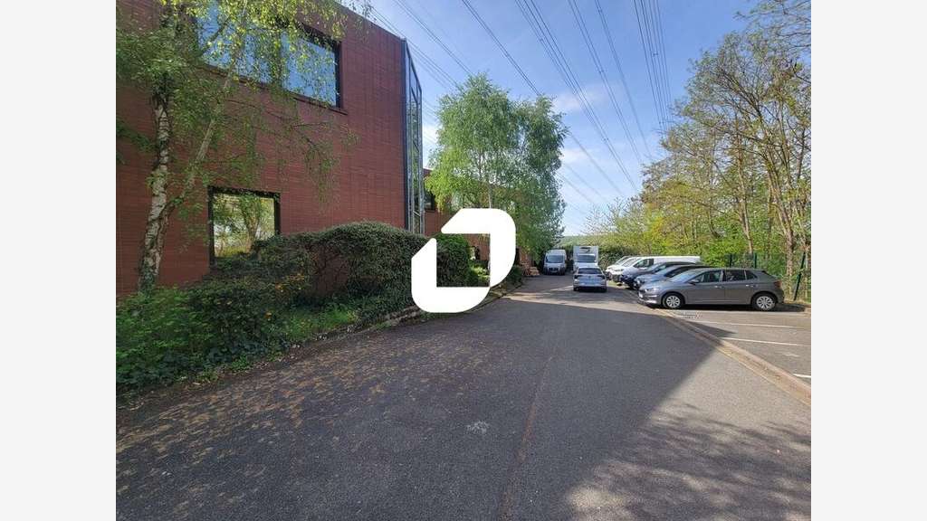 A louer Bureaux 122m² Igny