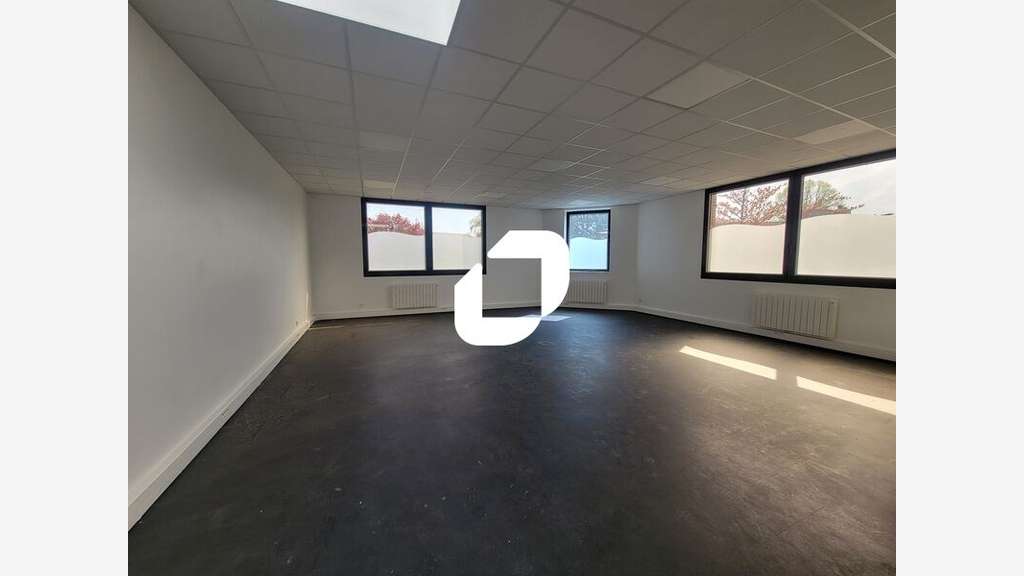A louer Bureaux 122m² Igny