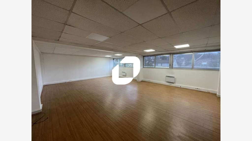 A louer Bureaux 124m² Igny