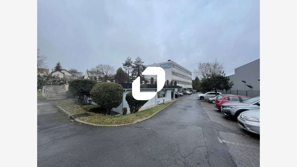 A louer Bureaux 124m² Igny
