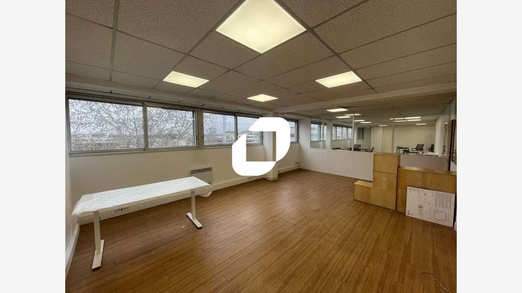 A louer Bureaux 124m² Igny