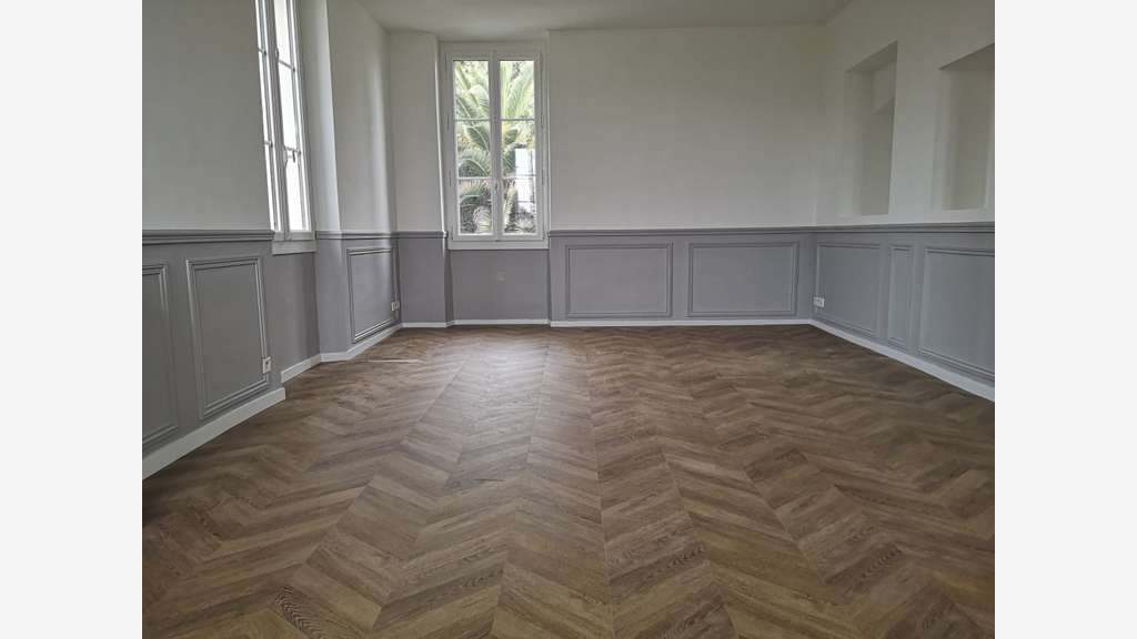 A louer bureaux 180m² Grasse proche gare SNCF