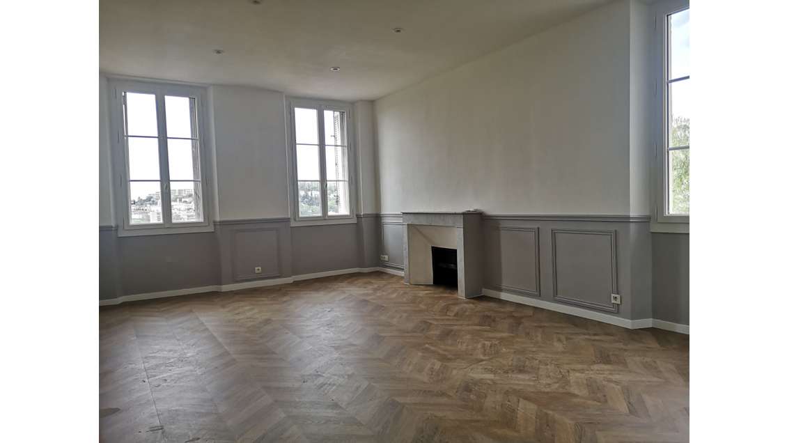 A louer bureaux 180m² Grasse proche gare SNCF