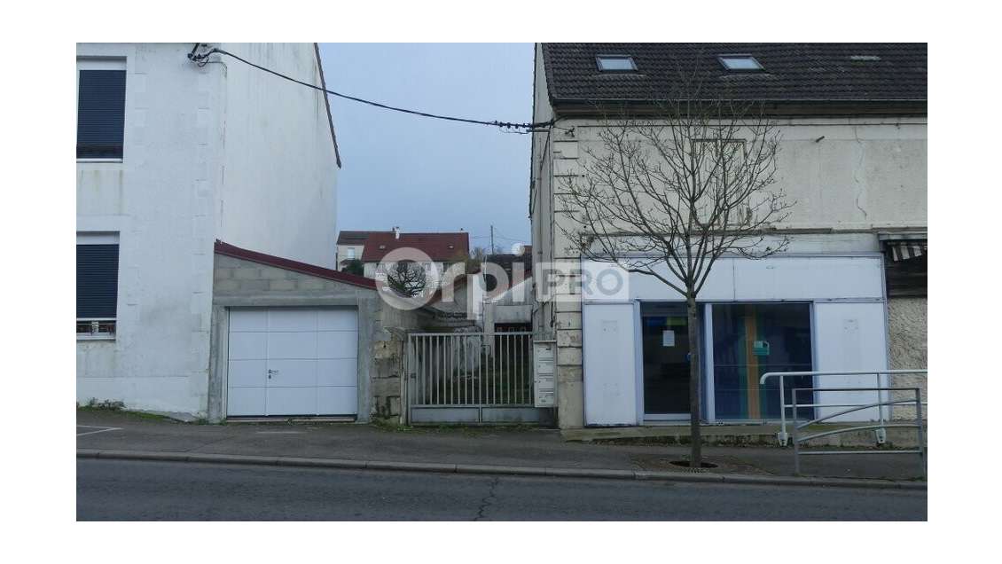 A louer local en bon état 90m² à Imphy 