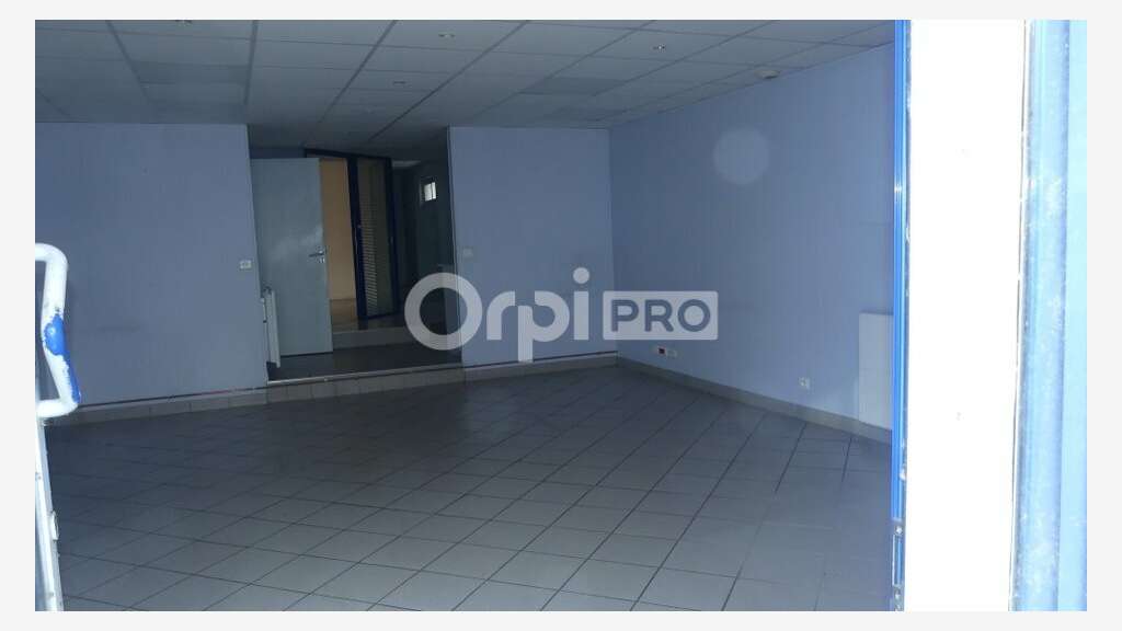 A louer local en bon état 90m² à Imphy
