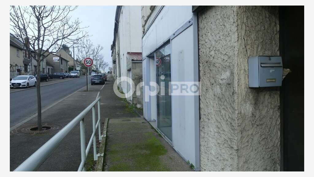 A louer local en bon état 90m² à Imphy