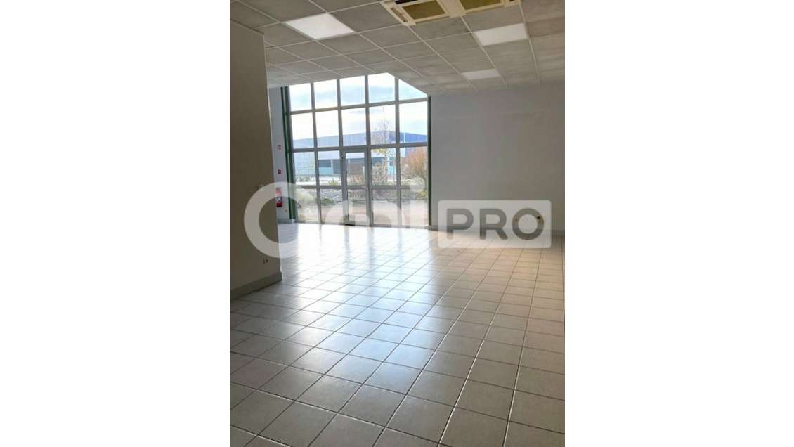 A louer local 120m² à Ingré ZA visibilité idéale
