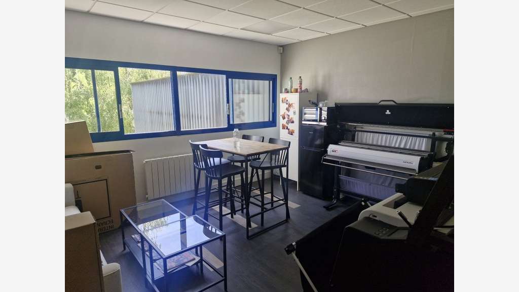 A louer locaux 148m² à usage bureaux à Isle