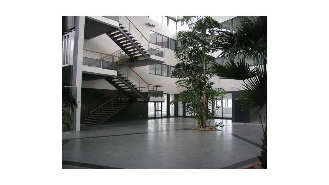 A louer bureaux 349m² HQE à Isneauville