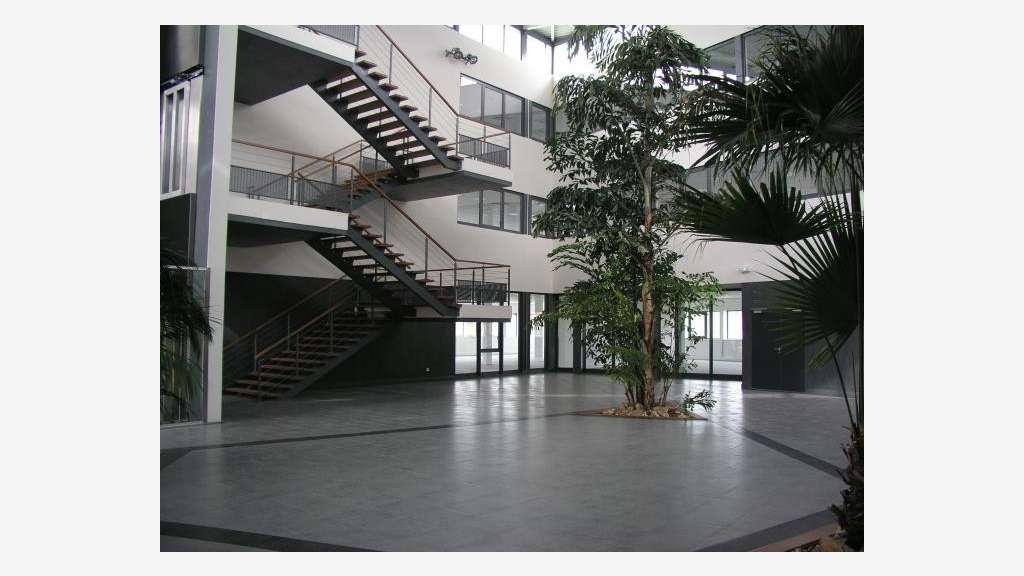 A louer bureaux 349m² HQE à Isneauville