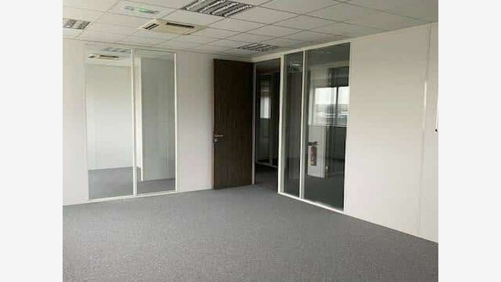 Bureaux de 260m² à louer à Isneauville (76)