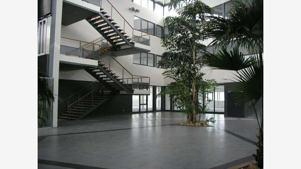 Bureaux de 260m² à louer à Isneauville (76)