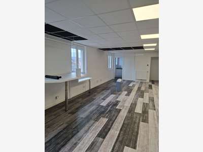 A louer bureau avec showroom à Issoire