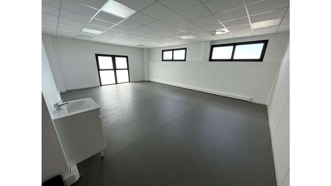 A louer bureaux de 56m² en zc à Istres 13800