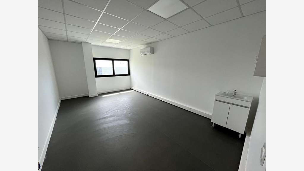 Location bureaux 22m² R+1 à Istres
