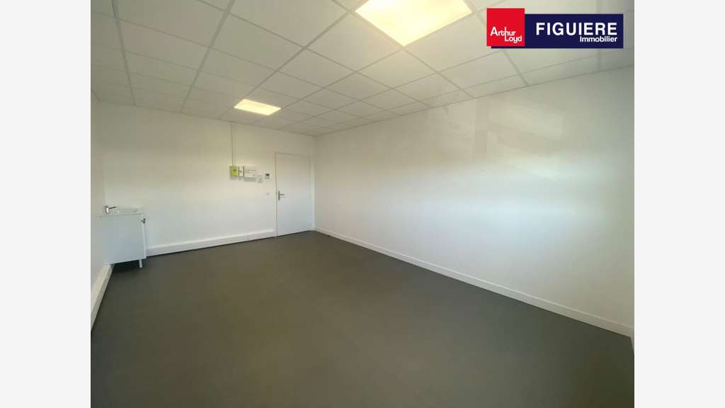 Bureau 22m² à louer zone du Tubé à Istres