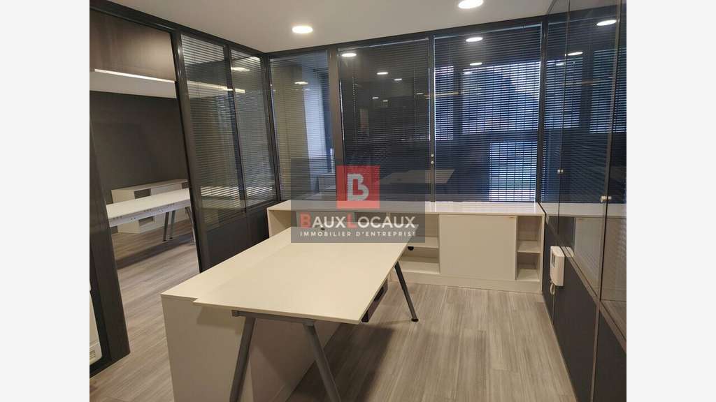 Bureaux avec stockage de 165m² à louer à Istres
