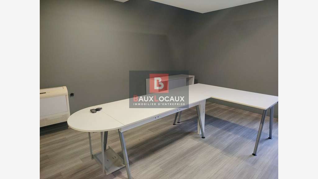 Bureaux avec stockage de 165m² à louer à Istres